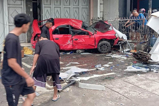 Laka Beruntun Libatkan Lima Kendaraan di Jatinangor Sumedang