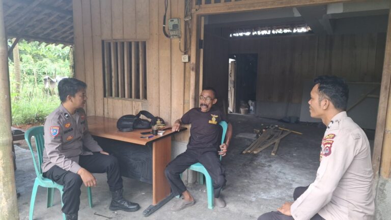 Personel Polsek Maja Polres Lebak Melaksanakan sambang Ke warga