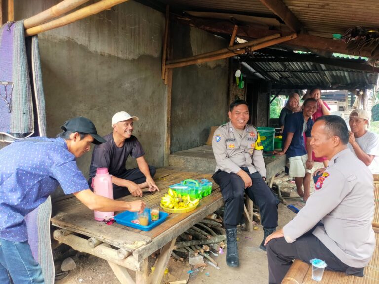 Untuk Menjaga Kamtibmas Personil Polsek Maja Polres Lebak Melaksanakan sambang Ke warga