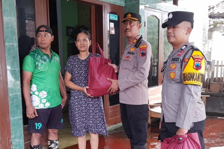 Polsek Karangtengah Polres Demak Laksanakan Bakti Sosial dan Bansos