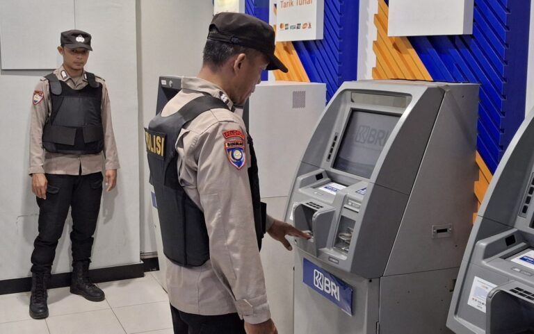 Cegah Gangguan Kamtibmas Anggota Polsek Maja Polres Lebak Laksanakan Patroli Ke Atm