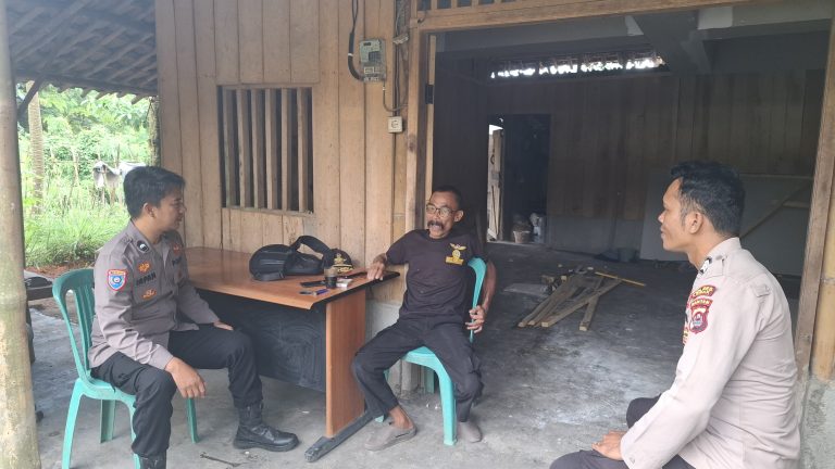 Untuk Menjaga Kamtibmas Personil Polsek Maja Polres Lebak Melaksanakan sambang Ke warga