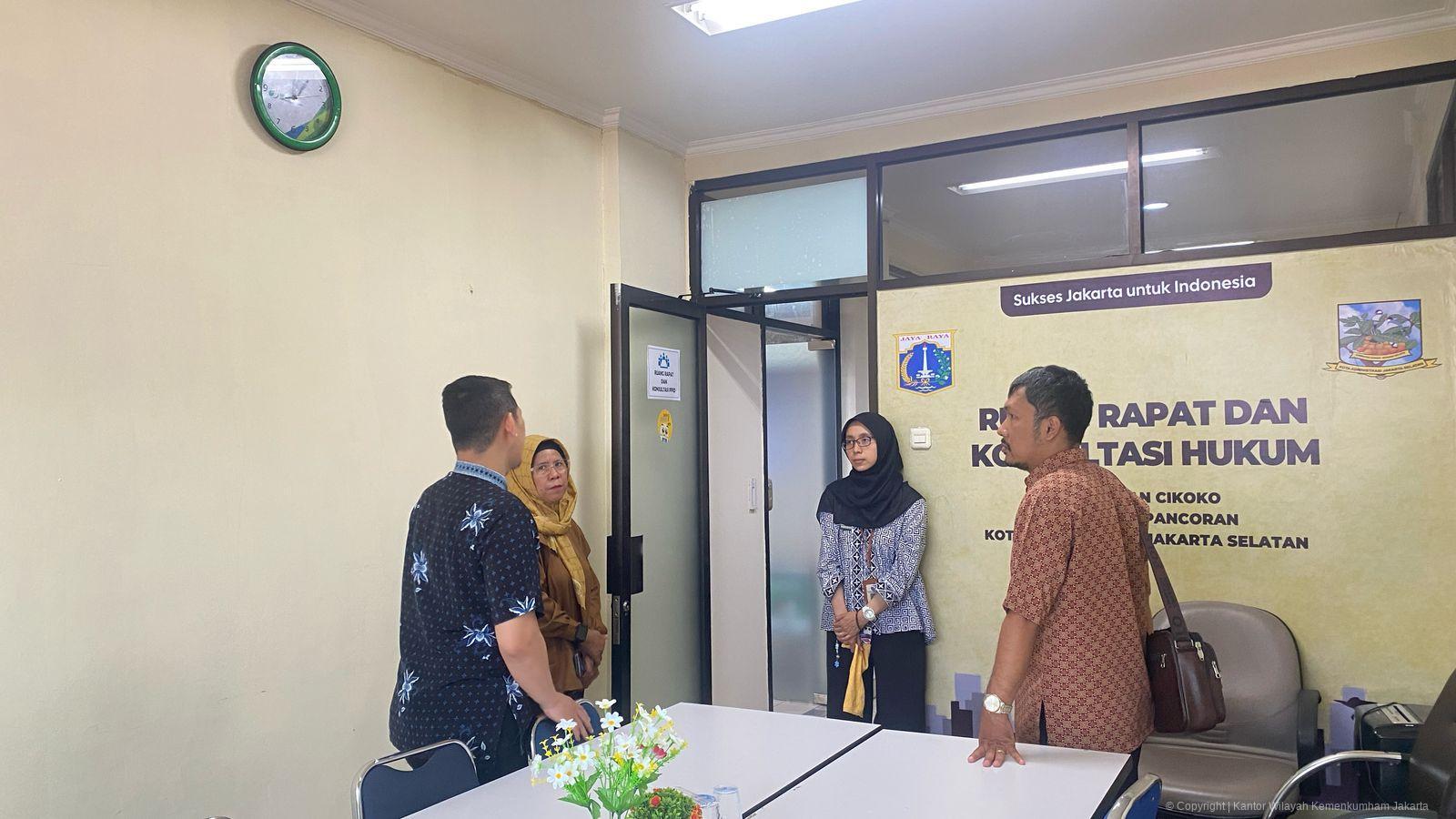 Kemenkum DK Jakarta Dampingi Pembentukan Posbakum dan Aktualisasi Paralegal di Kelurahan Cikoko IMG 20250307 WA0013