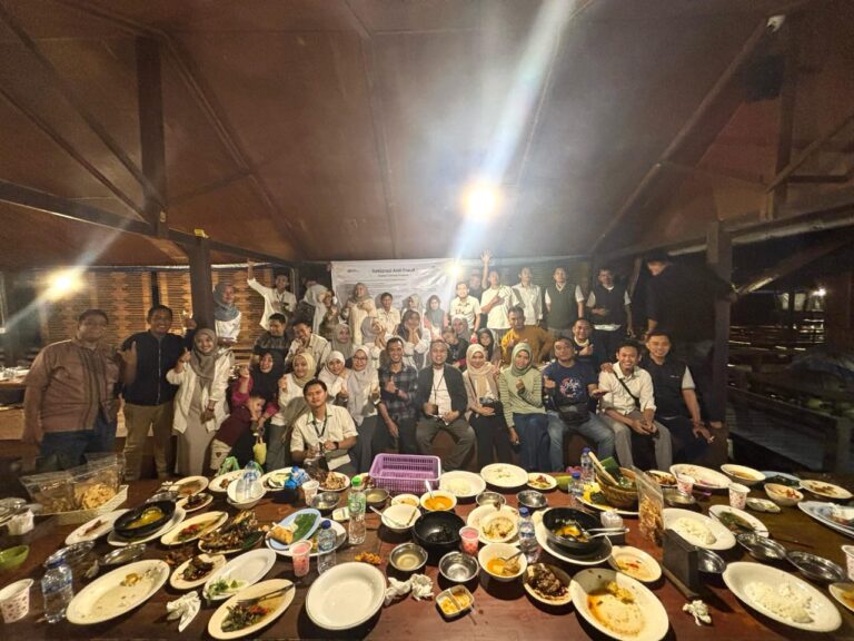 Harmoni Ramadhan, Pegadaian Pangkep Gelar Buka Puasa Bersama di Dermaga Empang