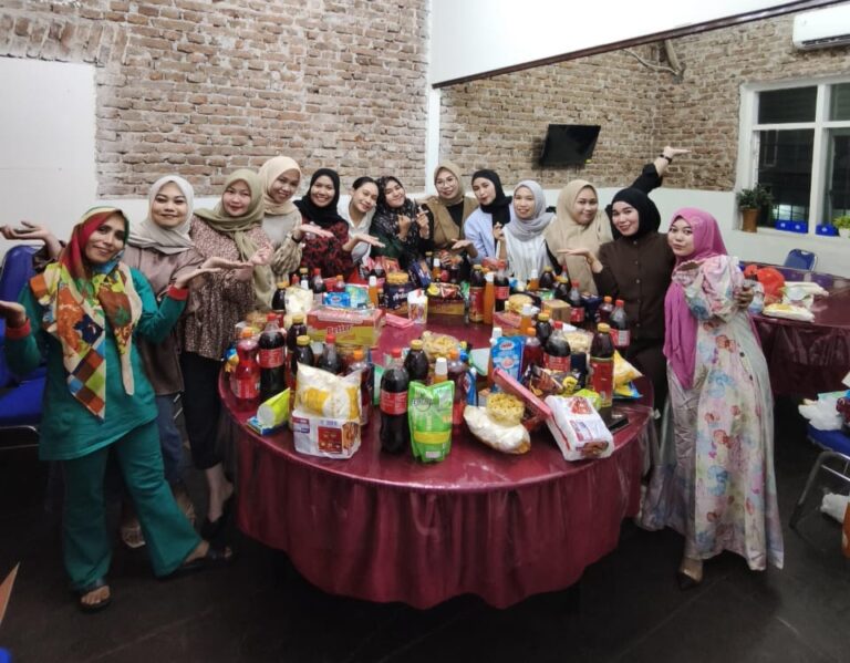 Tim Owner Putry Glow Adakan Buka Puasa Bersama dirangkaikan Dengan Tukaran Kado