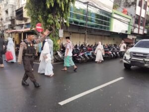 Satuan Shabara Polres Pelabuhan Makassar Amankan Perayaan Idul Fitri 1446 Hijriah, Jaga Keamanan dan Ketertiban Masyarakat