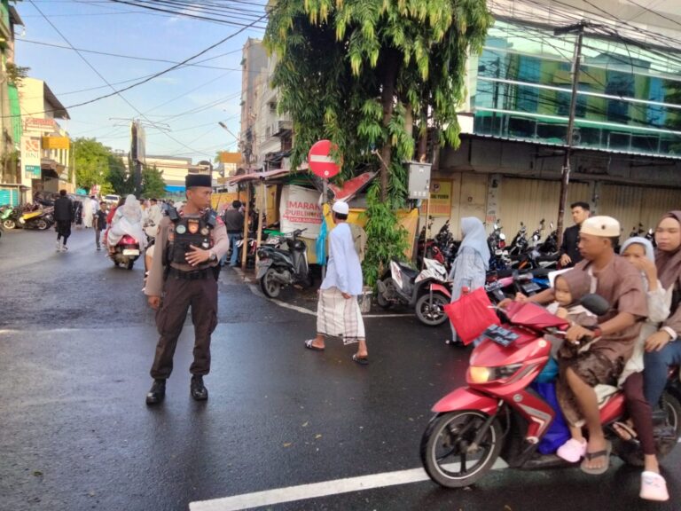 Satuan Shabara Polres Pelabuhan Makassar Amankan Perayaan Idul Fitri 1446 Hijriah, Jaga Keamanan dan Ketertiban Masyarakat