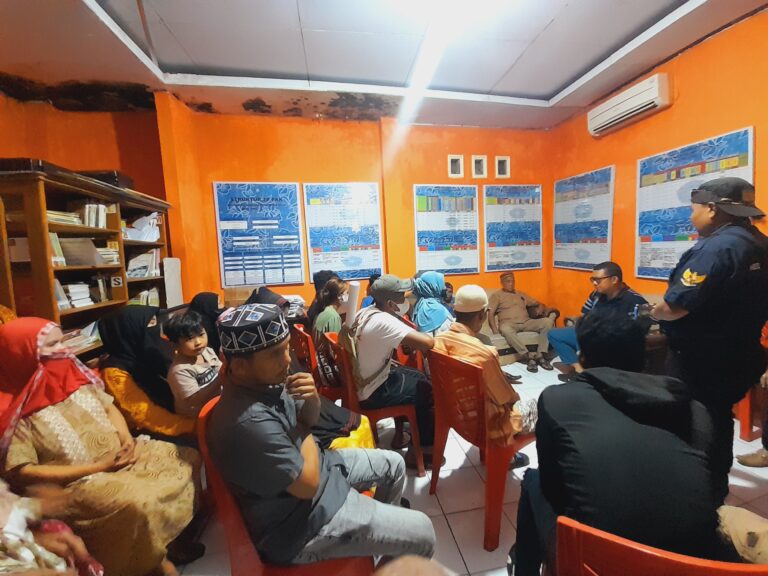 Warga Geruduk Kantor Lurah Suangga, Minta Copot Ketua RW 01, Ini Tanggapan Lurah Suangga