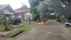 Serikat Gerakan Rakyat Demokratik Geruduk Kantor Dinas Pertanian Kabupaten Takalar Serikat Gerakan Rakyat Demokratik Geruduk Kantor Dinas Pertanian Kabupaten Takalar