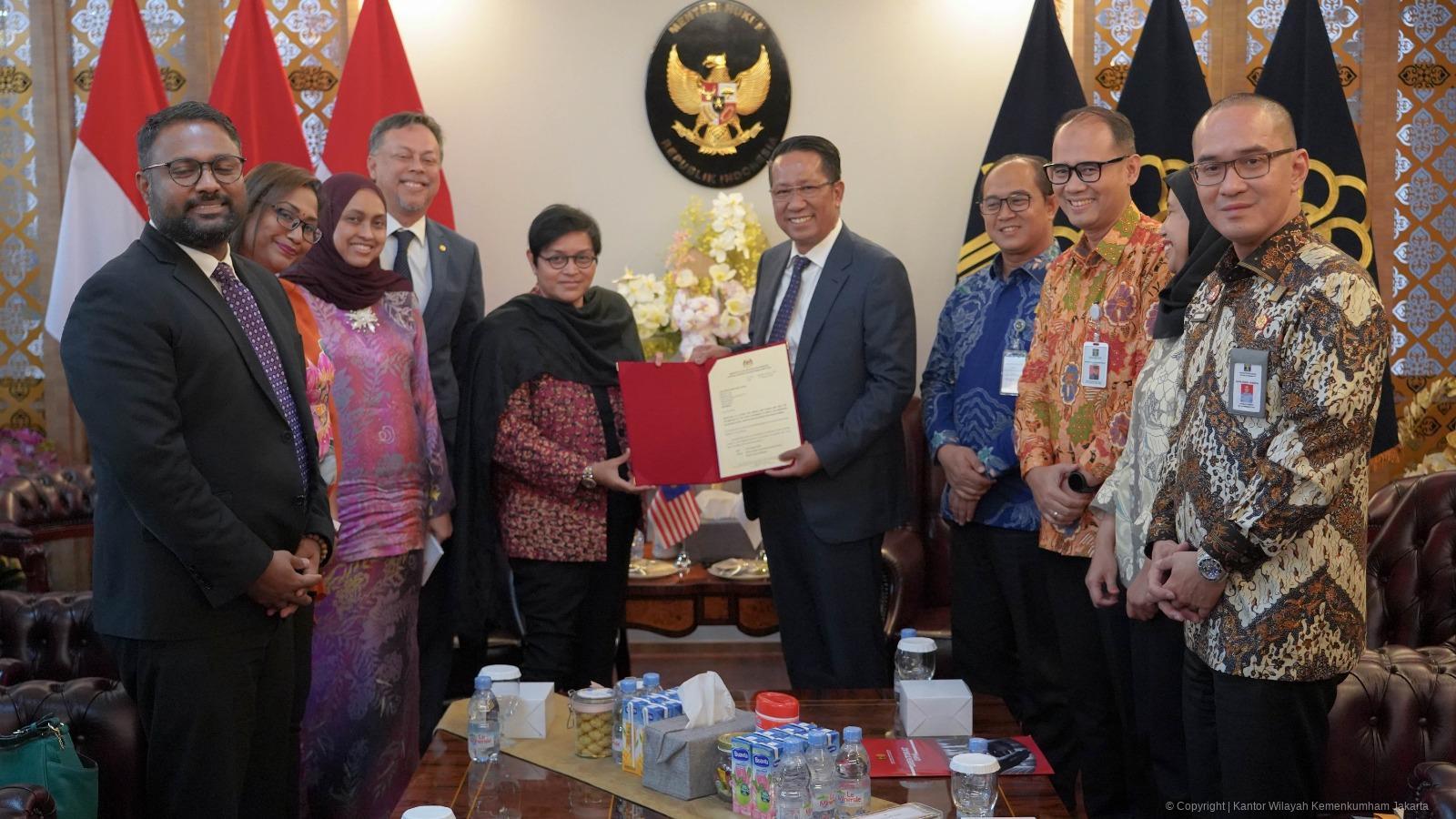 Temui Menteri dari Malaysia, Supratman Bahas Pembangunan Hukum di ASEAN 2025 05 10 PM malaysa 1