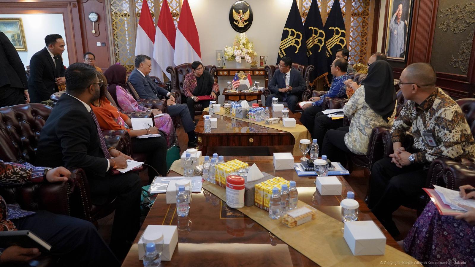 Temui Menteri dari Malaysia, Supratman Bahas Pembangunan Hukum di ASEAN 2025 05 10 PM malaysa 3