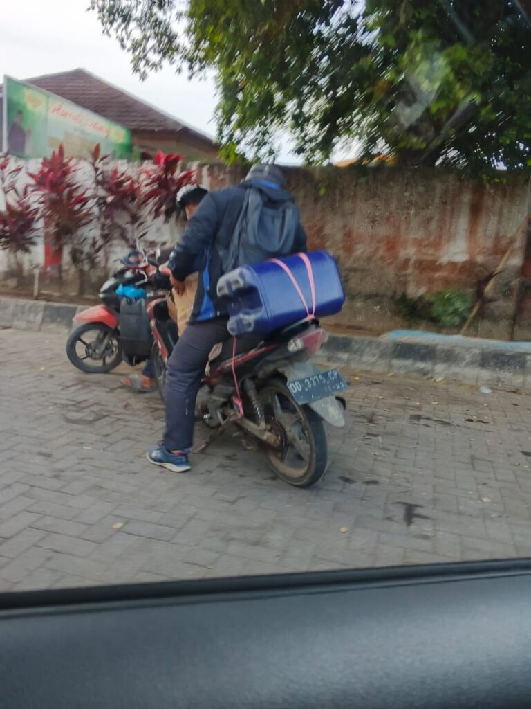 SPBU Kalampa Tempat Petak Umpet Para Mafia Solar