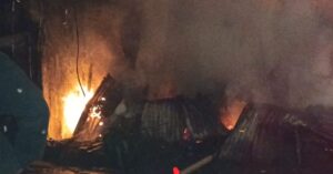 Kabakaran Dibarawaja, 1 Orang Meninggal dan 1 Orang Mengalami Luka Bakar Kabakaran Dibarawaja, 1 Orang Meninggal dan 1 Orang Mengalami Luka Bakar