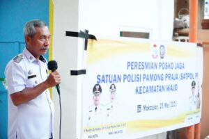 Di akhir Jabatanya Camat Nimbrod Sembe Beri Kado Buat Satpol PP BKO Wajo Di akhir Jabatanya Camat Nimbrod Sembe Beri Kado Buat Satpol PP BKO Wajo