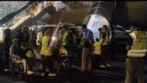 PEMBERANGKATAN KLOTER TERAKHIR JAMAAH CALON HAJI DI BANDARA INTERNASIONAL SULTAN HASANUDDIN PEMBERANGKATAN KLOTER TERAKHIR JAMAAH CALON HAJI DI BANDARA INTERNASIONAL SULTAN HASANUDDIN