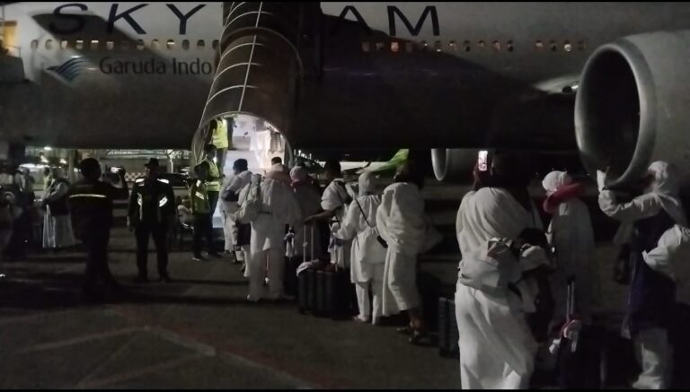 PEMBERANGKATAN KLOTER TERAKHIR JAMAAH CALON HAJI DI BANDARA INTERNASIONAL SULTAN HASANUDDIN