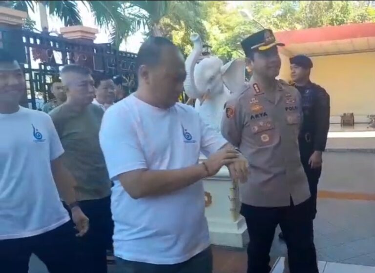 Pastikan Hari Waisak Berjalan Aman, Kapolrestabes Makassar Kombes Pol Arya Pantau Langsung Vihara