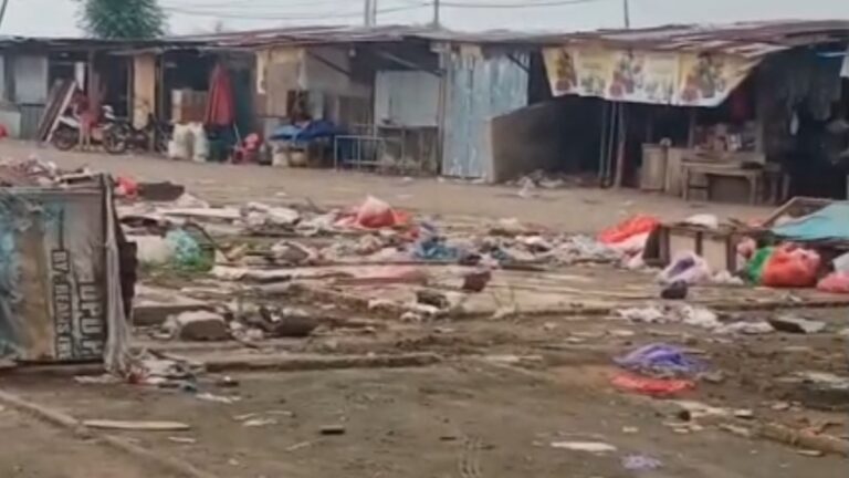 Jorok !! Sampah Berserakan Dimana-Mana Tanpa Terurus!! Pemkab Maros Harus Segera Tertibkan Sampah di Tempat Pelayanan Publik!!