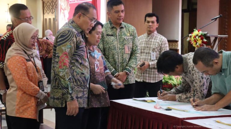 Plh. Kakanwil Hadiri Penandatanganan Serentak Akta Pendirian Badan Hukum KKMP Wilayah Jakarta Pusat