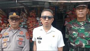 Tim Gabungan Bongkar PK5 Di Jalan Barukan Raya