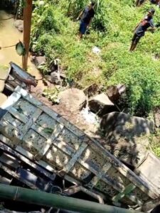 Lidik Pro: Tumpahan Material Cor di Toddo Pulia Sudah Bahayakan Banyak Pengguna Jalan Lidik Pro: Tumpahan Material Cor di Toddo Pulia Sudah Bahayakan Banyak Pengguna Jalan
