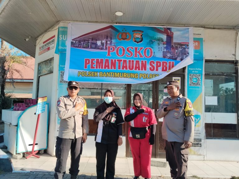 Akibat Kelangkaan BBM, Polsek Bantimurung Dirikan Posko Pemantauan di SPBU